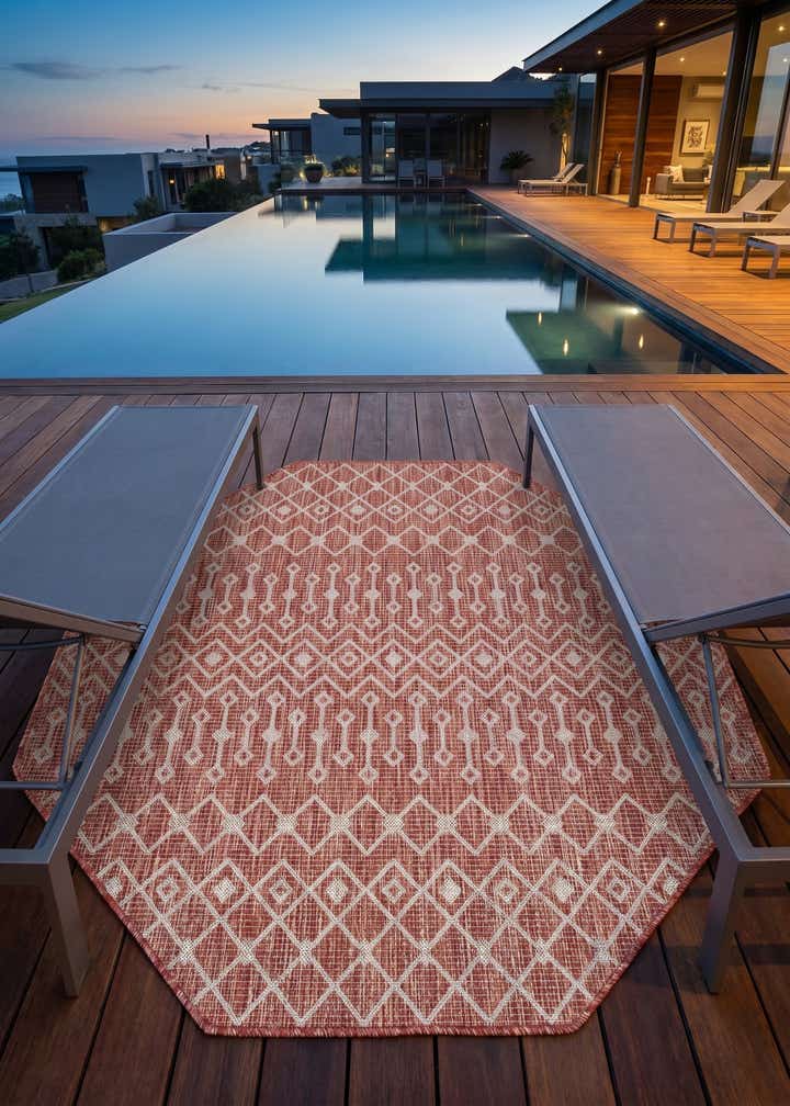 5' 3 x 5' 3 Easy-Clean Lattice Indoor / Outdoor Octagon Rug