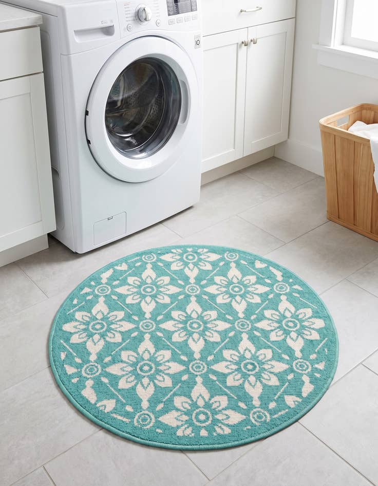 Detail image of 3' x 3' Easy-Clean Lattice Indoor / Outdoor Round Rug