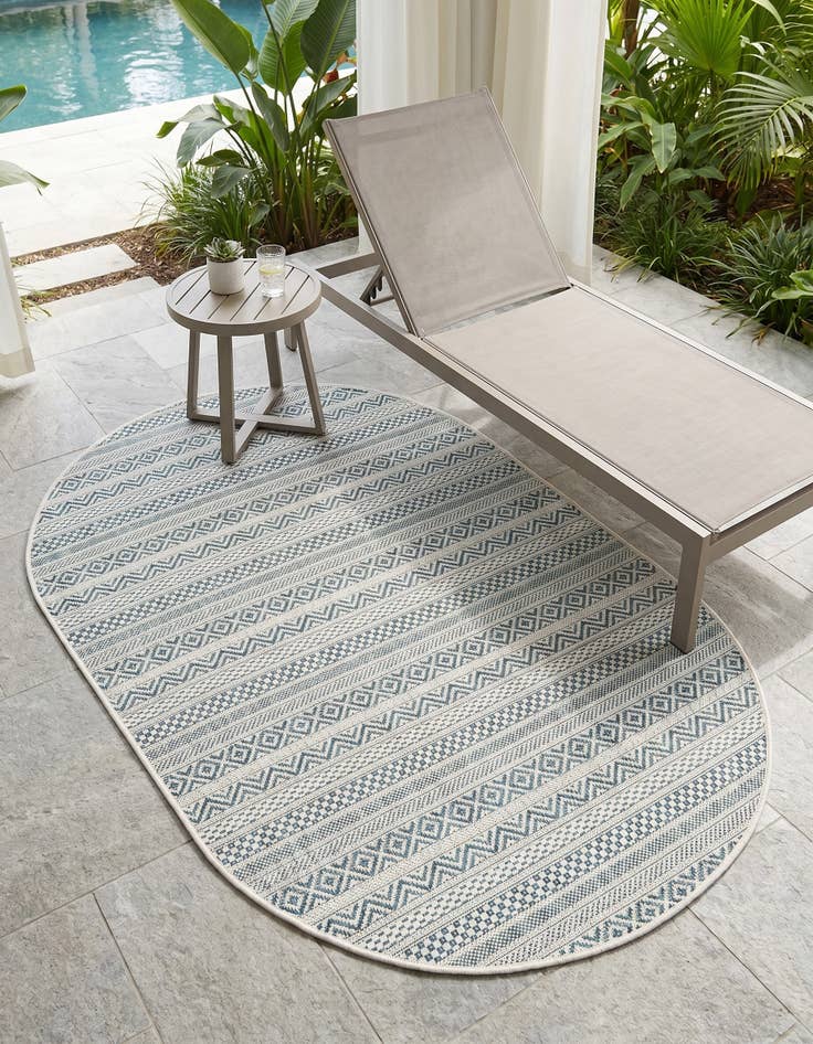 Detail image of 3' x 5' 3 Easy-Clean Striped Indoor / Outdoor Oval Rug