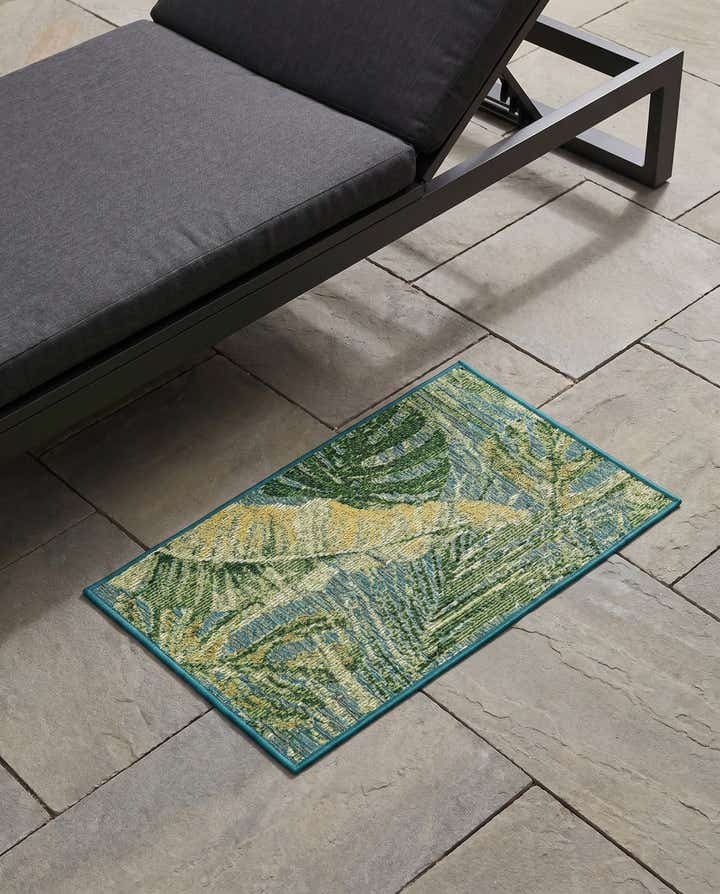 2' x 3' Easy-Clean Botanical Indoor / Outdoor Rug