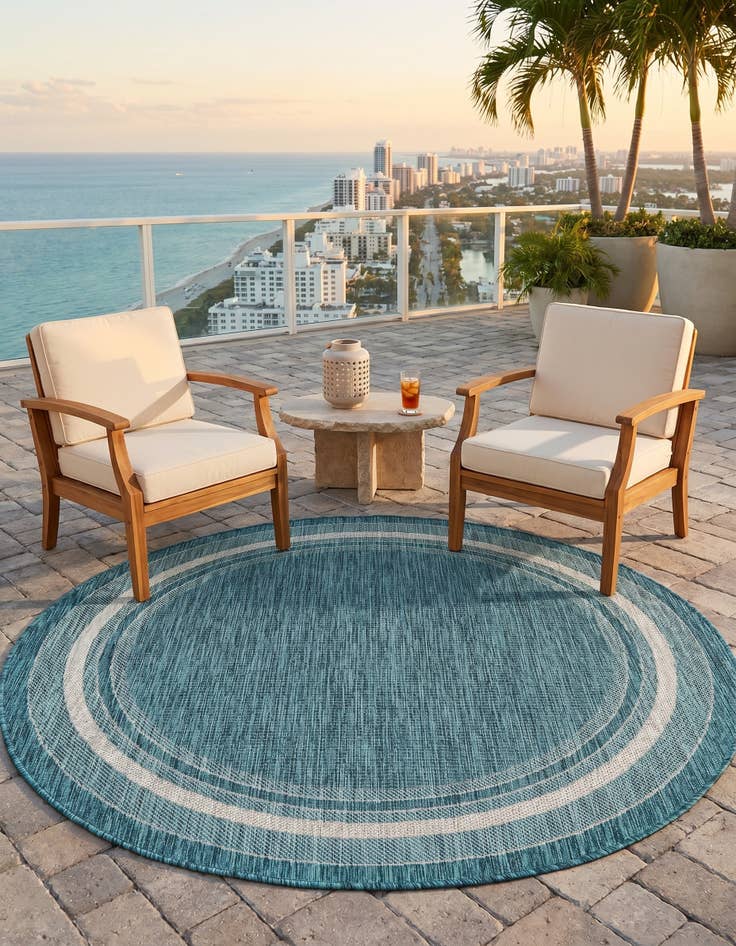 Detail image of 5' 3 x 5' 3 Easy-Clean Border Indoor / Outdoor Round Rug