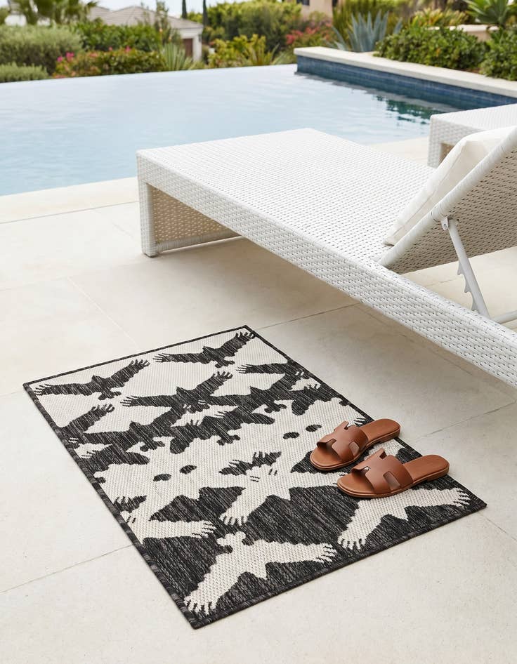 Detail image of 2' x 3' Easy-Clean Modern Indoor / Outdoor Rug