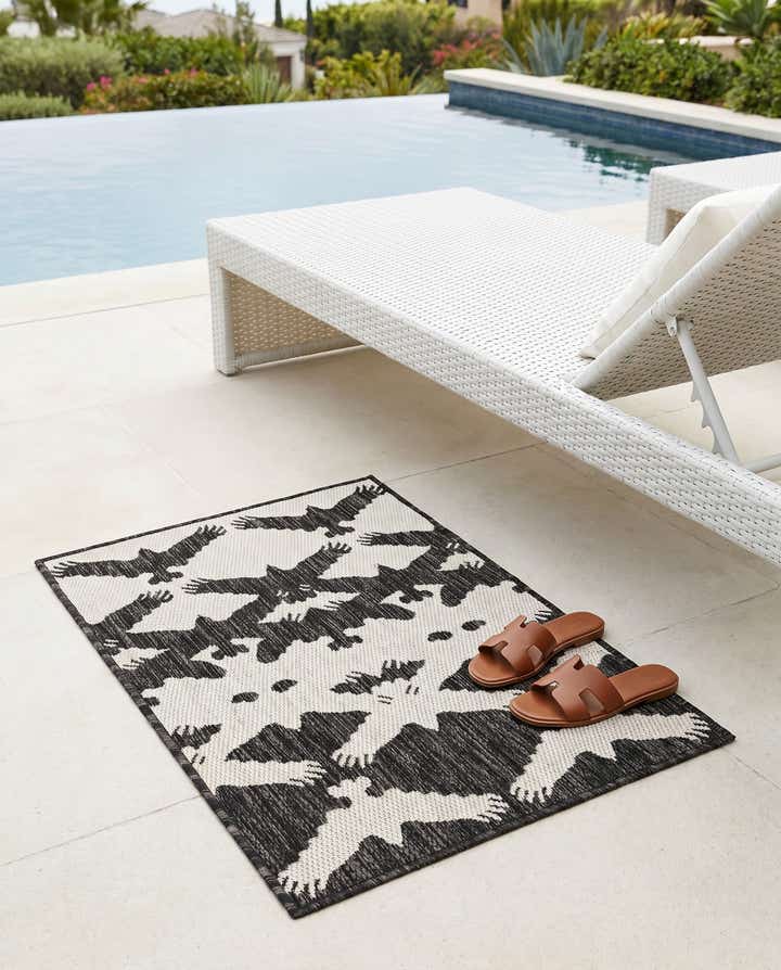 2' x 3' Easy-Clean Modern Indoor / Outdoor Rug