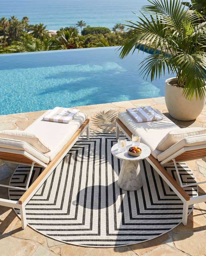 6' x 6' Easy-Clean Modern Indoor / Outdoor Round Rug