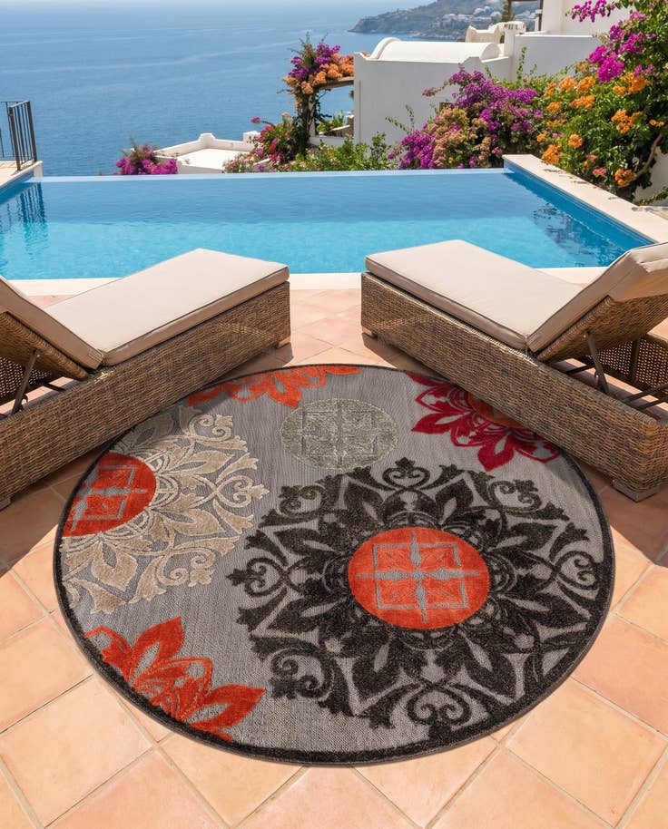 Detail image of 5' 3 x 5' 3 Easy-Clean Modern Indoor / Outdoor Round Rug