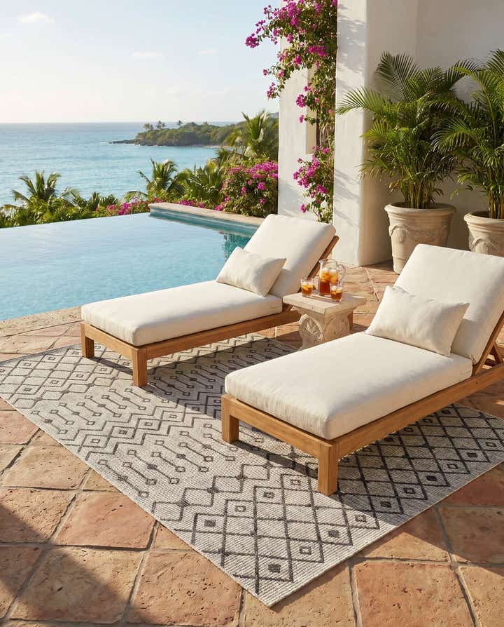 6' x 9' Easy-Clean Lattice Indoor / Outdoor Rug