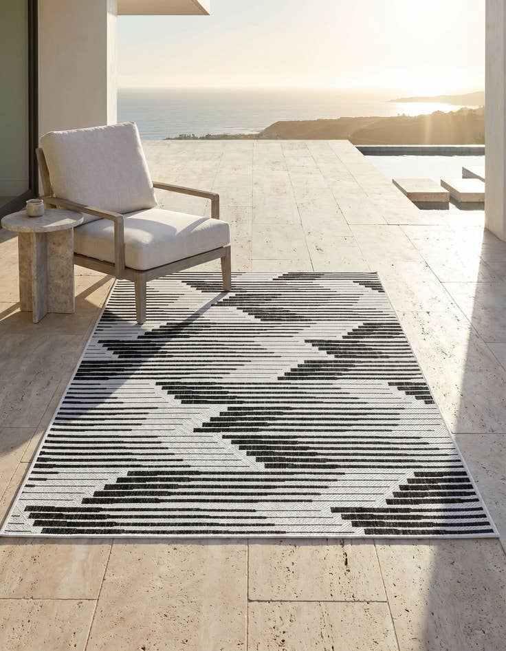 Detail image of 4' x 6' Easy-Clean Modern Indoor / Outdoor Rug