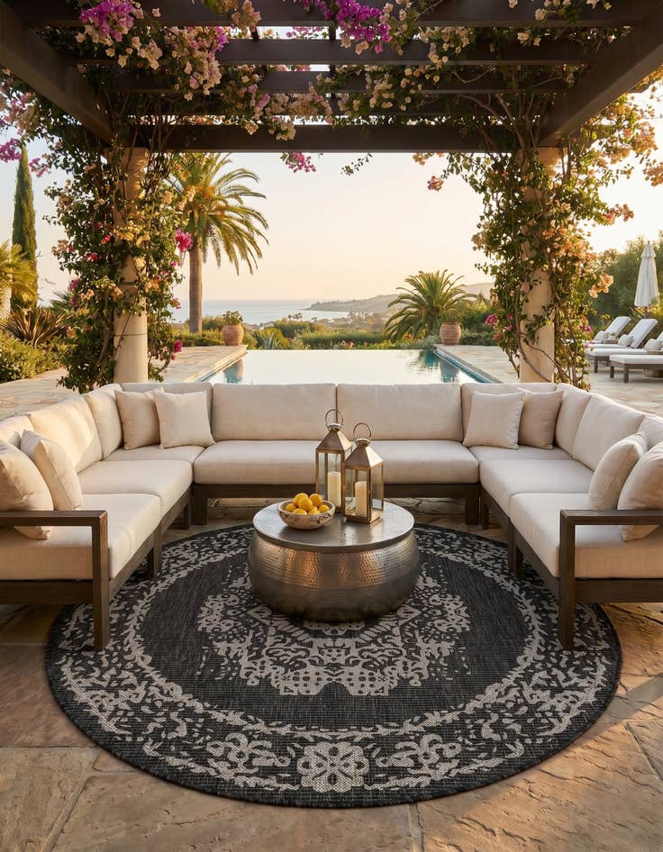 Detail image of 5' 3 x 5' 3 Easy-Clean Traditional Indoor / Outdoor Round Rug