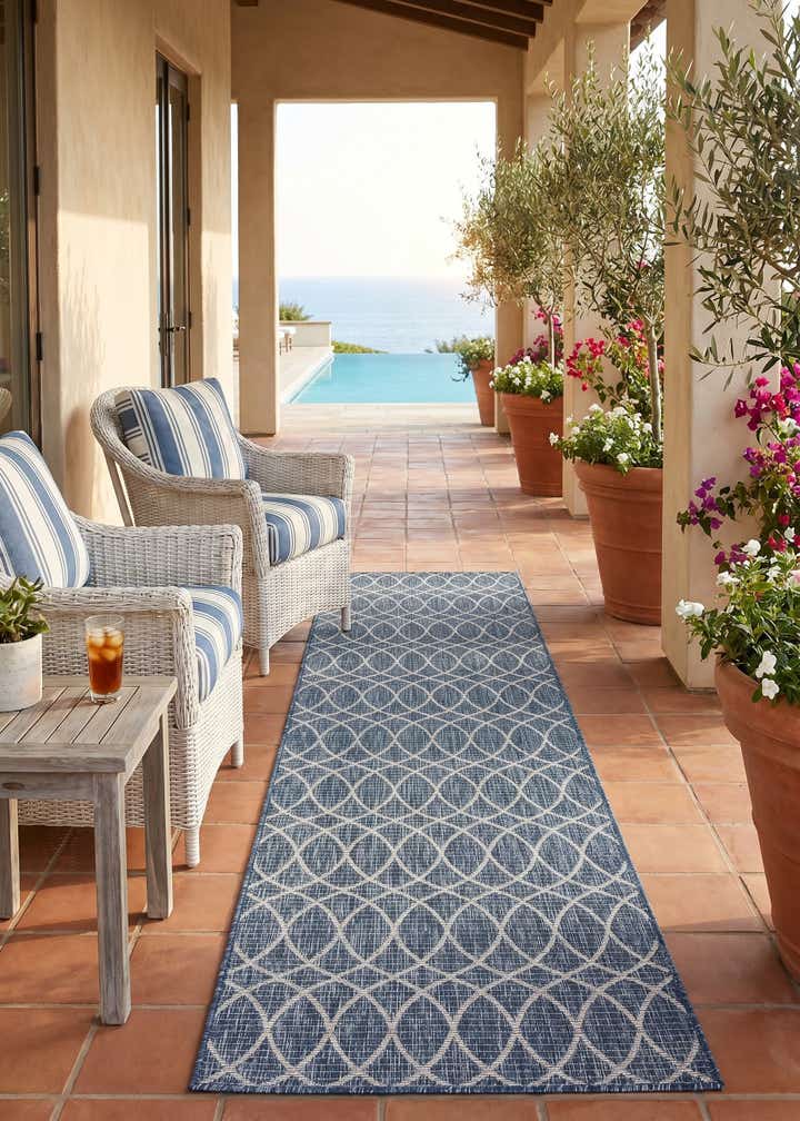 2' 7 x 10' Easy-Clean Trellis Indoor / Outdoor Runner Rug