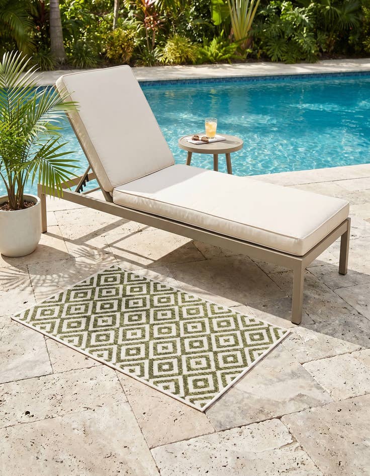 Detail image of 2' x 3' Easy-Clean Jill Zarin Costa Rica Indoor / Outdoor Rug