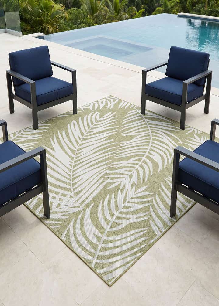 7' 10 x 7' 10 Easy-Clean Botanical Indoor / Outdoor Square Rug