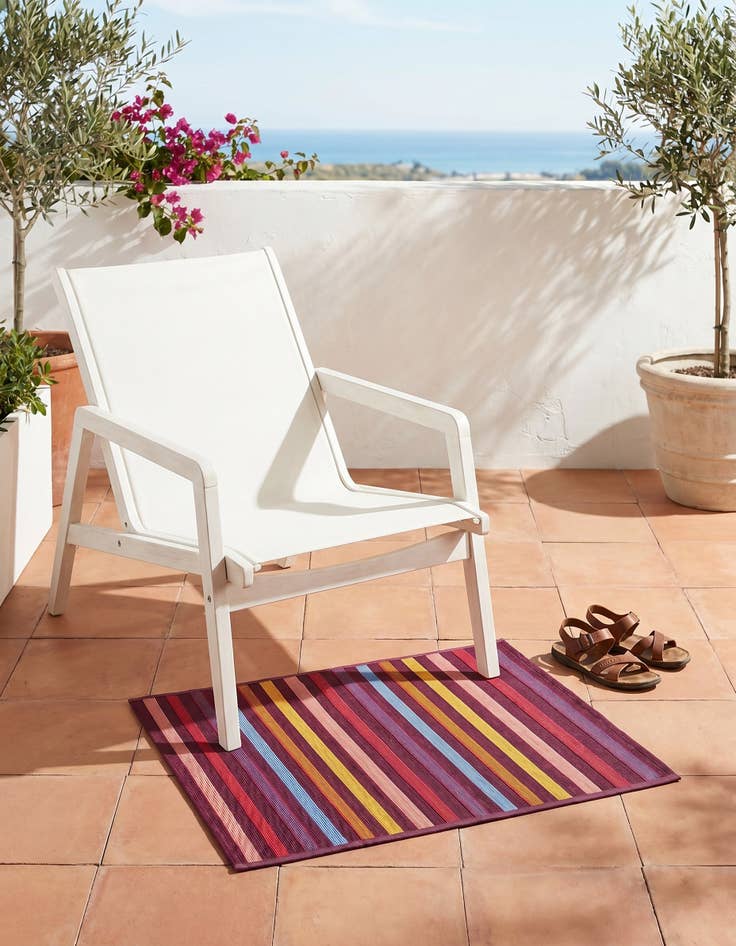 Detail image of 2' x 3' Easy-Clean Striped Indoor / Outdoor Rug