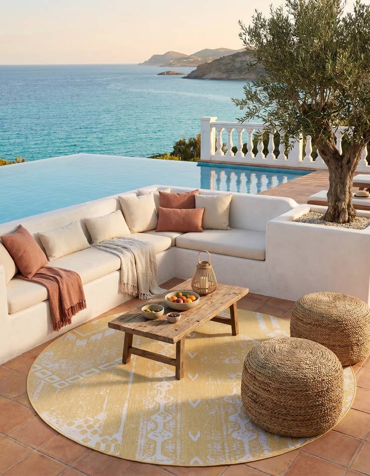 Detail image of 7' 10 x 7' 10 Easy-Clean Bohemian Indoor / Outdoor Round Rug