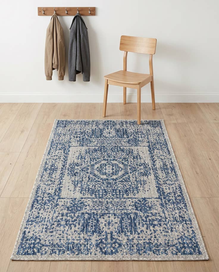 Detail image of 3' x 5' 3 Easy-Clean Traditional Indoor / Outdoor Rug