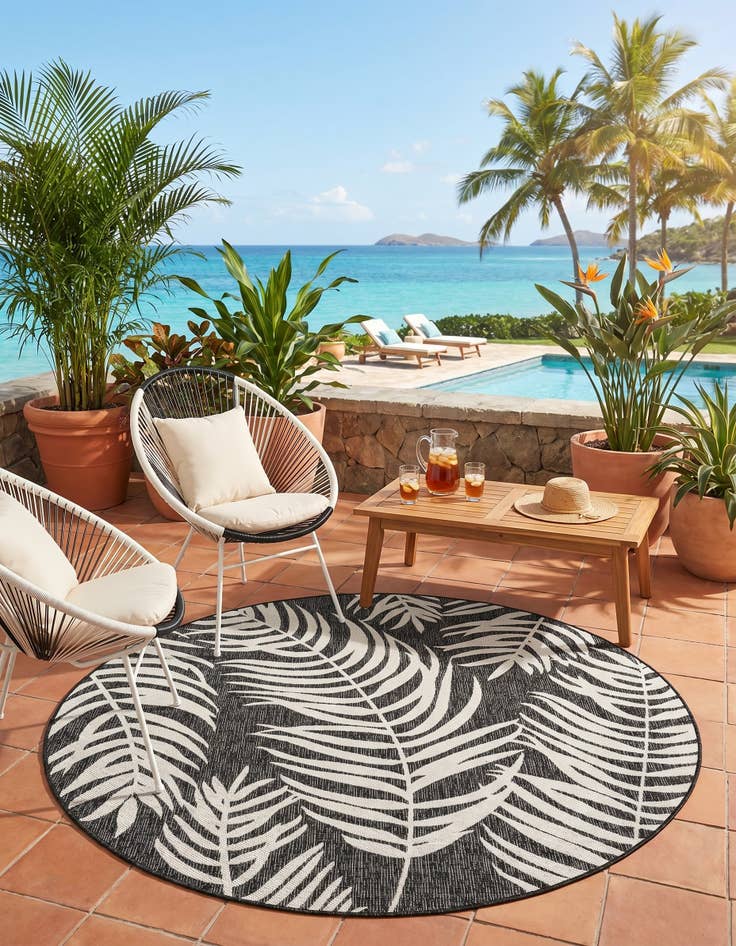Detail image of 6' x 6' Easy-Clean Botanical Indoor / Outdoor Round Rug