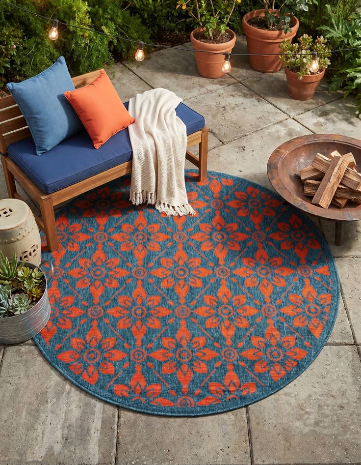 Detail image of 4' x 4' Easy-Clean Trellis Indoor / Outdoor Round Rug