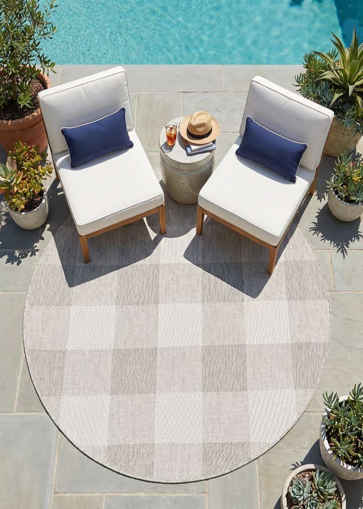 6' x 6' Easy-Clean Checkered Indoor / Outdoor Round Rug