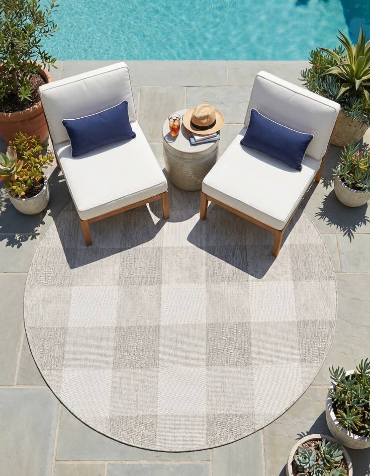 Detail image of 6' x 6' Easy-Clean Checkered Indoor / Outdoor Round Rug