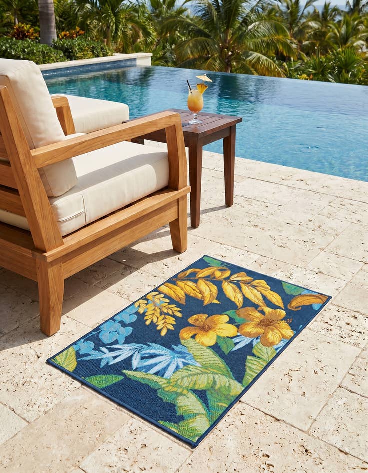 Detail image of 2' x 3' Easy-Clean Botanical Indoor / Outdoor Rug