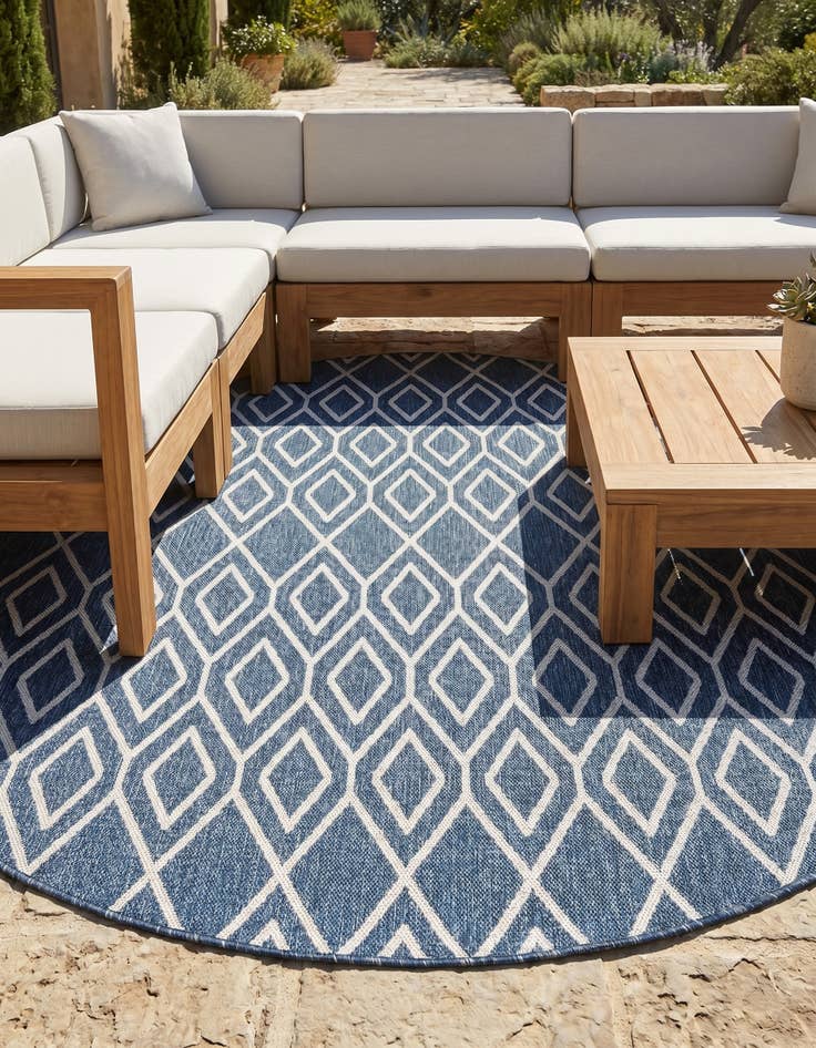 Detail image of 7' x 7' Easy-Clean Jill Zarin Indoor / Outdoor Round Rug