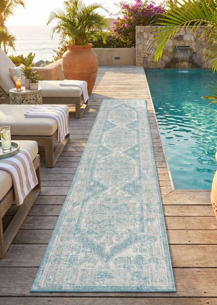 2' 7 x 12' Easy-Clean Traditional Indoor / Outdoor Runner Rug