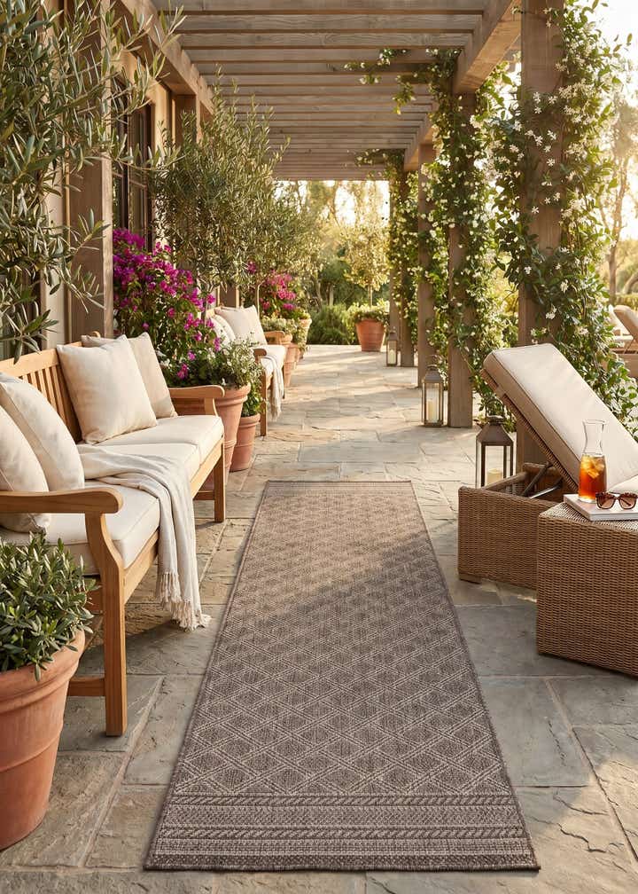 2' 7 x 12' Easy-Clean Trellis Indoor / Outdoor Runner Rug