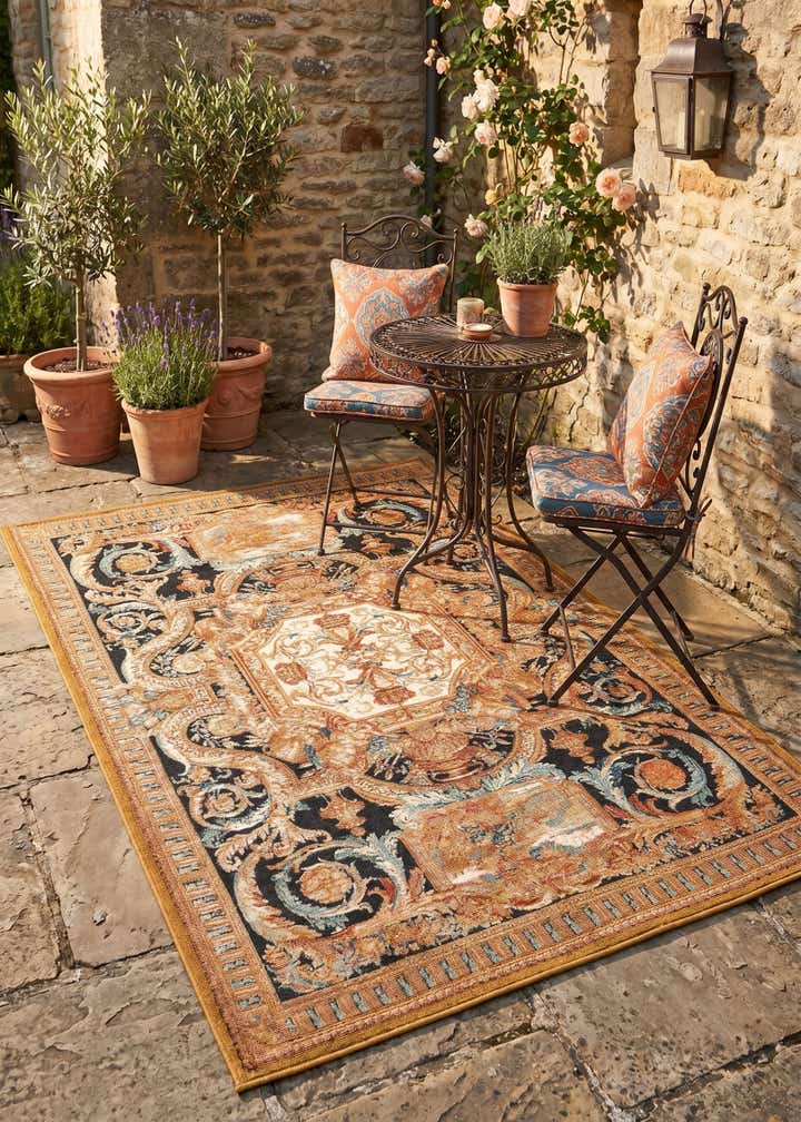 4' x 6' Easy-Clean Traditional Indoor / Outdoor Rug