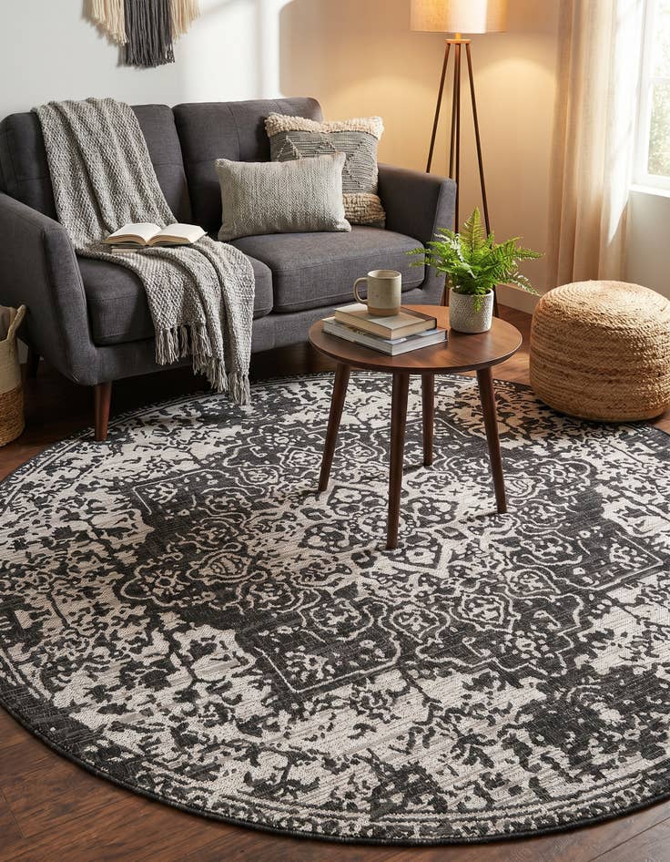 Detail image of 7' x 7' Easy-Clean Jill Zarin Indoor / Outdoor Round Rug