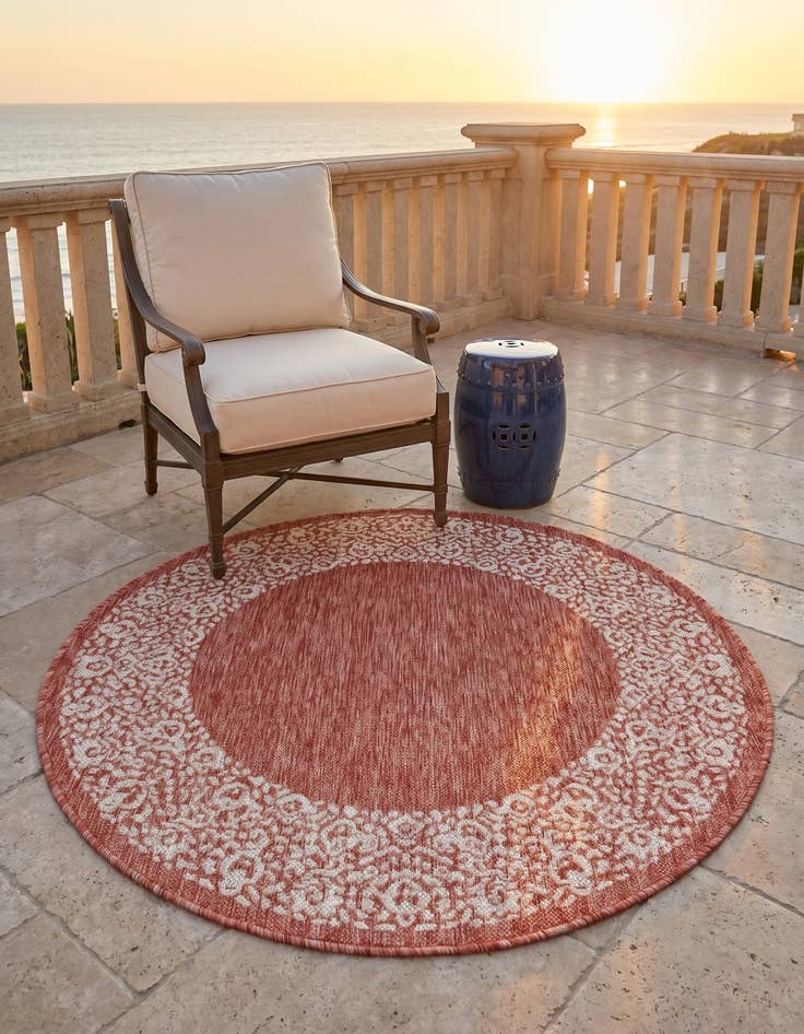 Detail image of 4' x 4' Easy-Clean Border Indoor / Outdoor Round Rug
