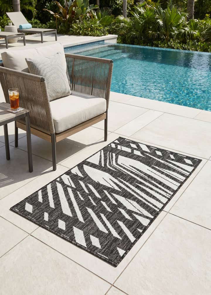 2' x 3' Easy-Clean Modern Indoor / Outdoor Rug