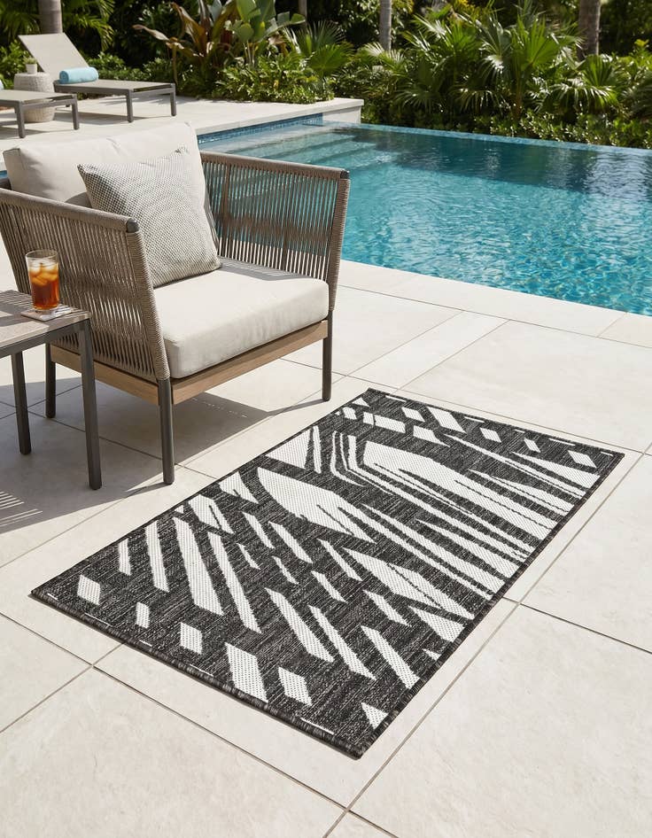 Detail image of 2' x 3' Easy-Clean Modern Indoor / Outdoor Rug