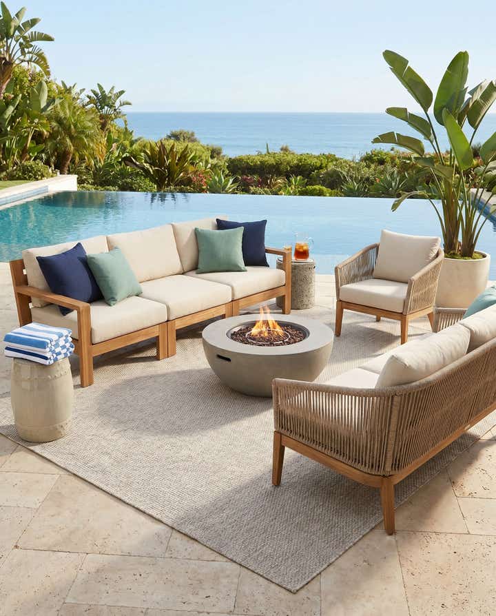 7' 10 x 10' Easy-Clean Solid Indoor / Outdoor Rug