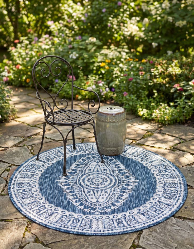 Detail image of 3' x 3' Easy-Clean Traditional Indoor / Outdoor Round Rug