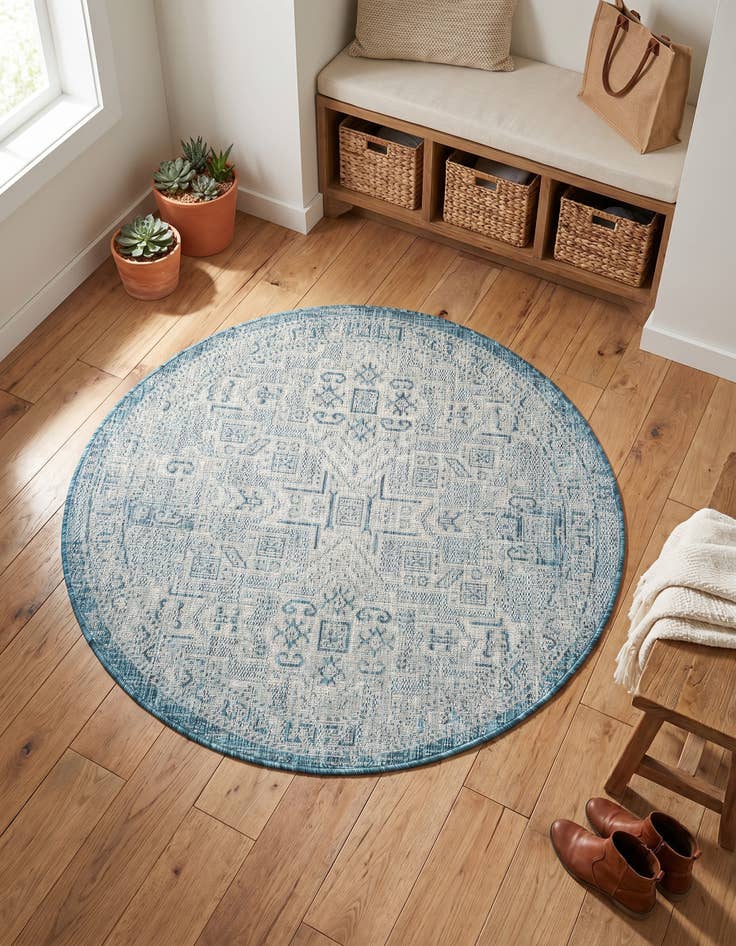 Detail image of 4' x 4' Easy-Clean Aztec Indoor / Outdoor Round Rug