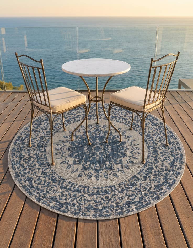 Detail image of 5' 3 x 5' 3 Easy-Clean Traditional Indoor / Outdoor Round Rug