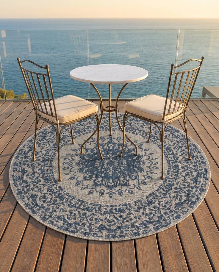 Detail image of 5' 3 x 5' 3 Easy-Clean Traditional Indoor / Outdoor Round Rug
