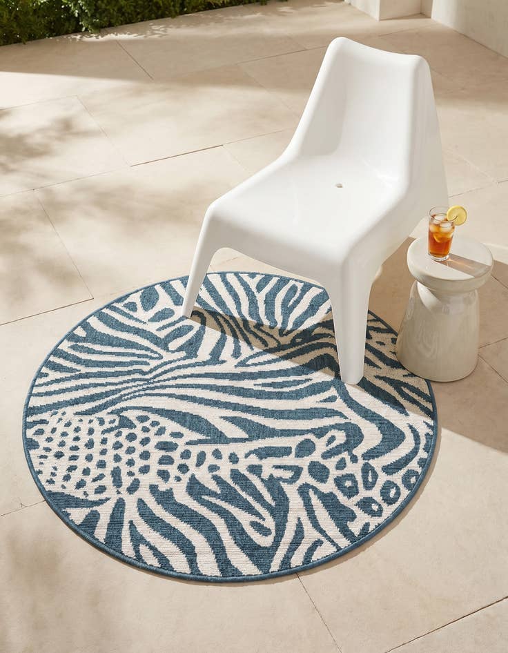 Detail image of 3' x 3' Easy-Clean Safari Indoor / Outdoor Round Rug