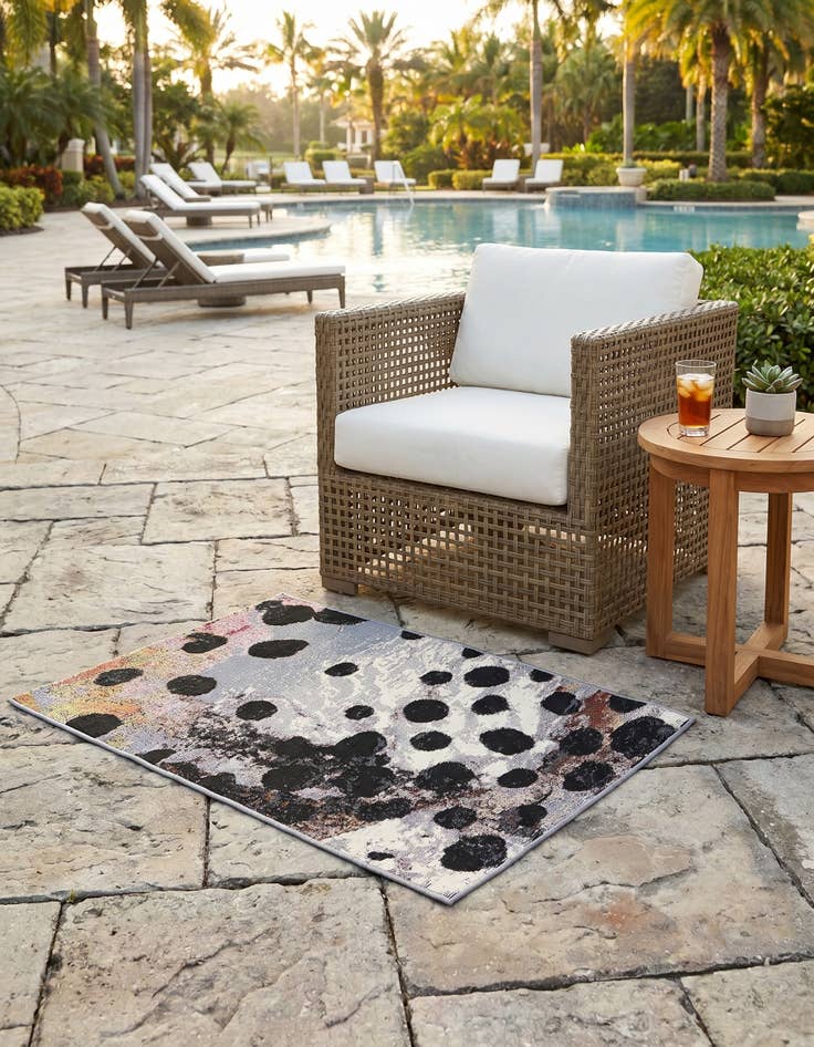 Detail image of 2' x 3' Easy-Clean Modern Indoor / Outdoor Rug