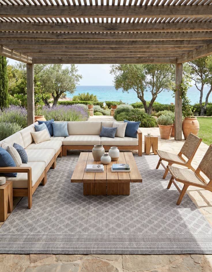 Detail image of 10' x 14' 1 Easy-Clean Trellis Indoor / Outdoor Rug