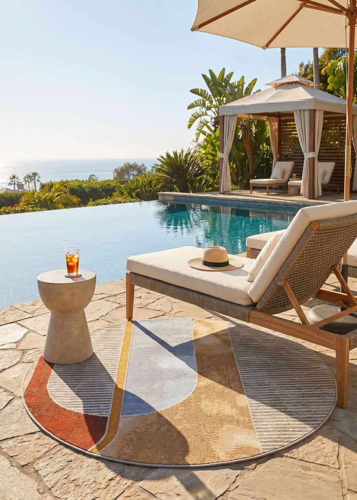 4' 1 x 4' 1 Easy-Clean Modern Indoor / Outdoor Round Rug