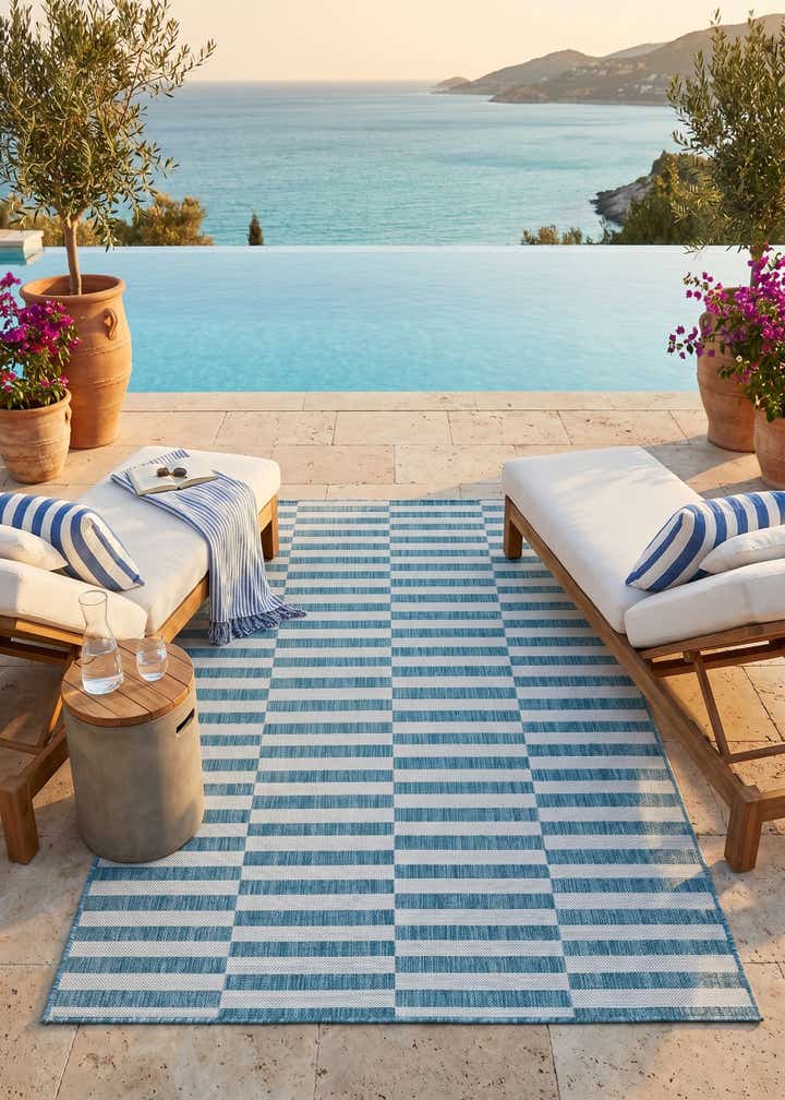 4' x 6' Easy-Clean Striped Indoor / Outdoor Rug