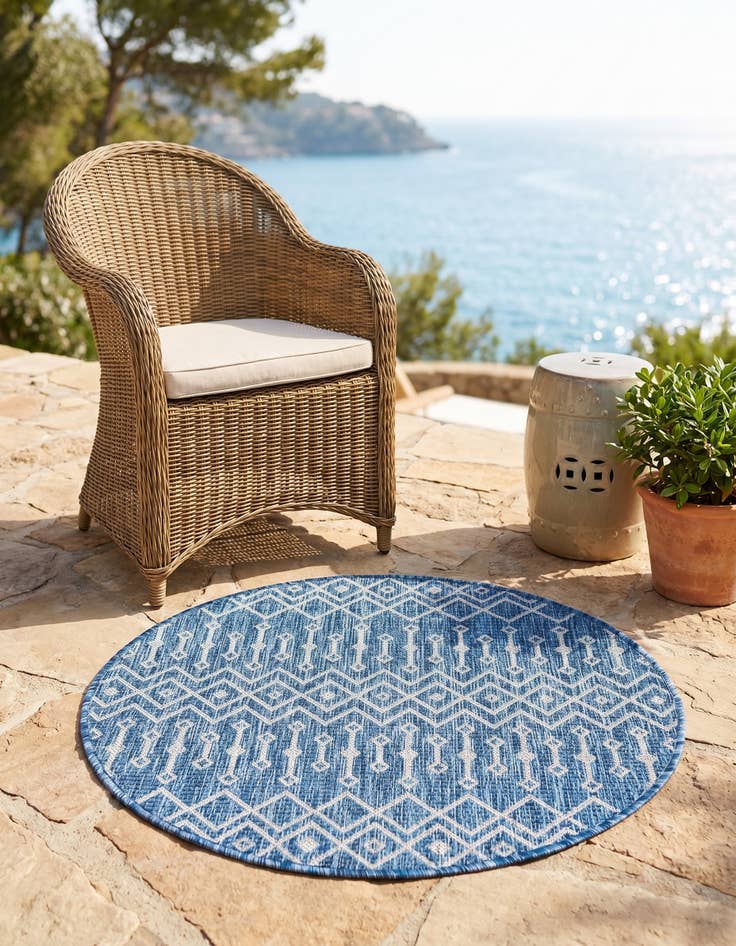 Detail image of 3' x 3' Easy-Clean Trellis Indoor / Outdoor Round Rug