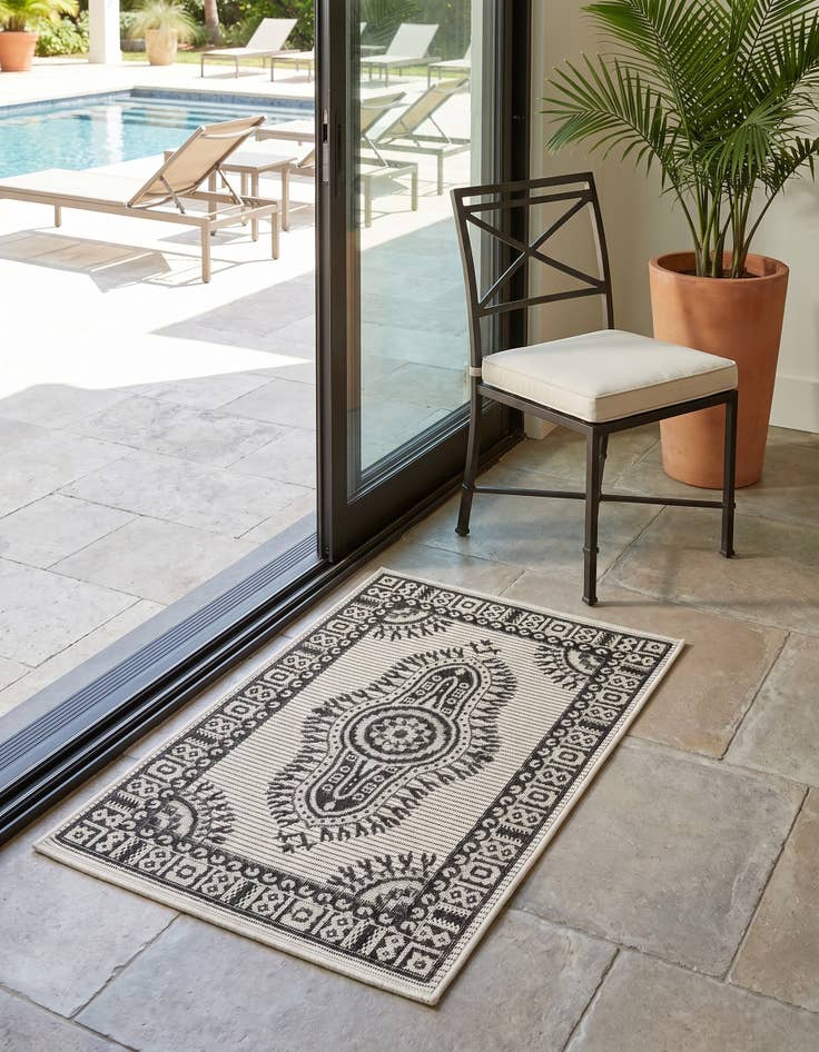 Detail image of 2' x 3' Easy-Clean Traditional Indoor / Outdoor Rug