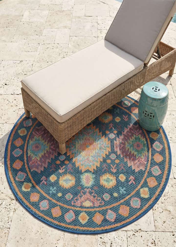 4' 1 x 4' 1 Easy-Clean Baja Indoor / Outdoor Round Rug