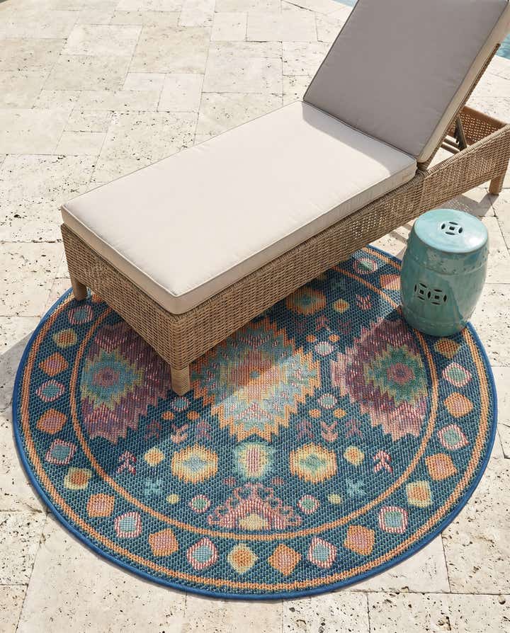 4' 1 x 4' 1 Easy-Clean Baja Indoor / Outdoor Round Rug