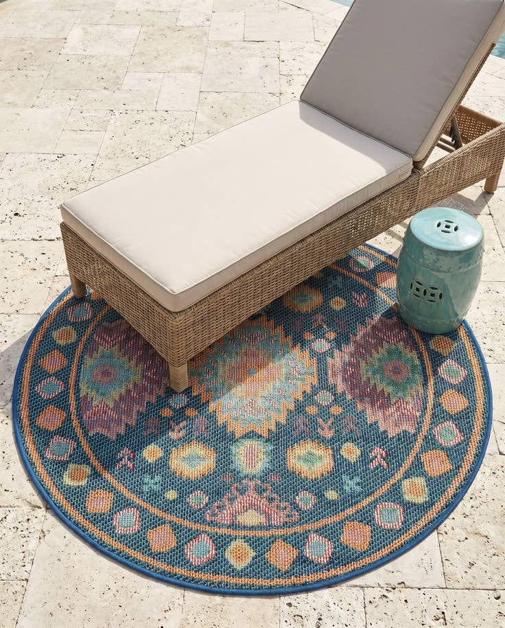 Detail image of 4' 1 x 4' 1 Easy-Clean Baja Indoor / Outdoor Round Rug