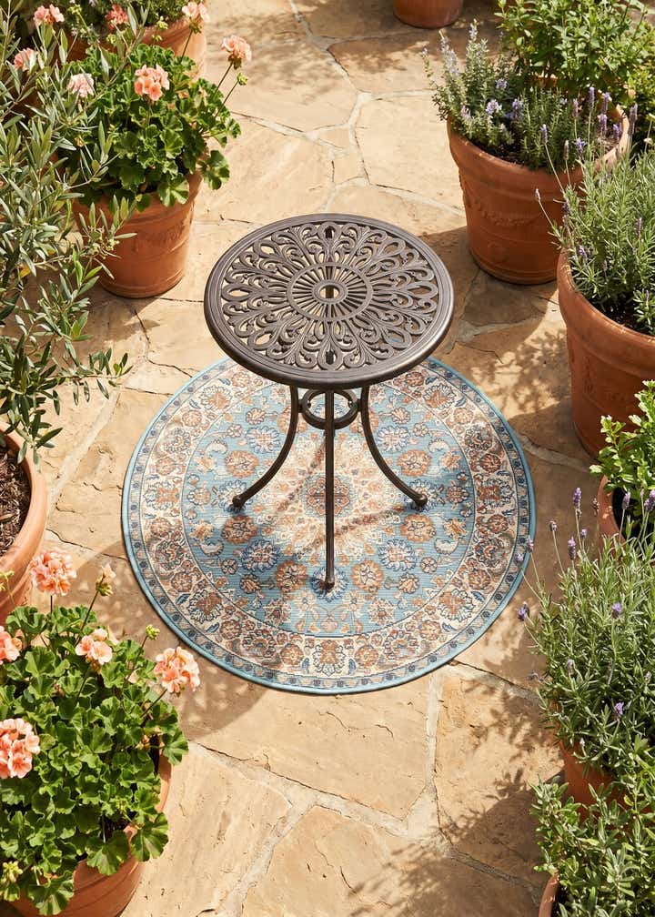 3' 3 x 3' 3 Easy-Clean Traditional Indoor / Outdoor Round Rug