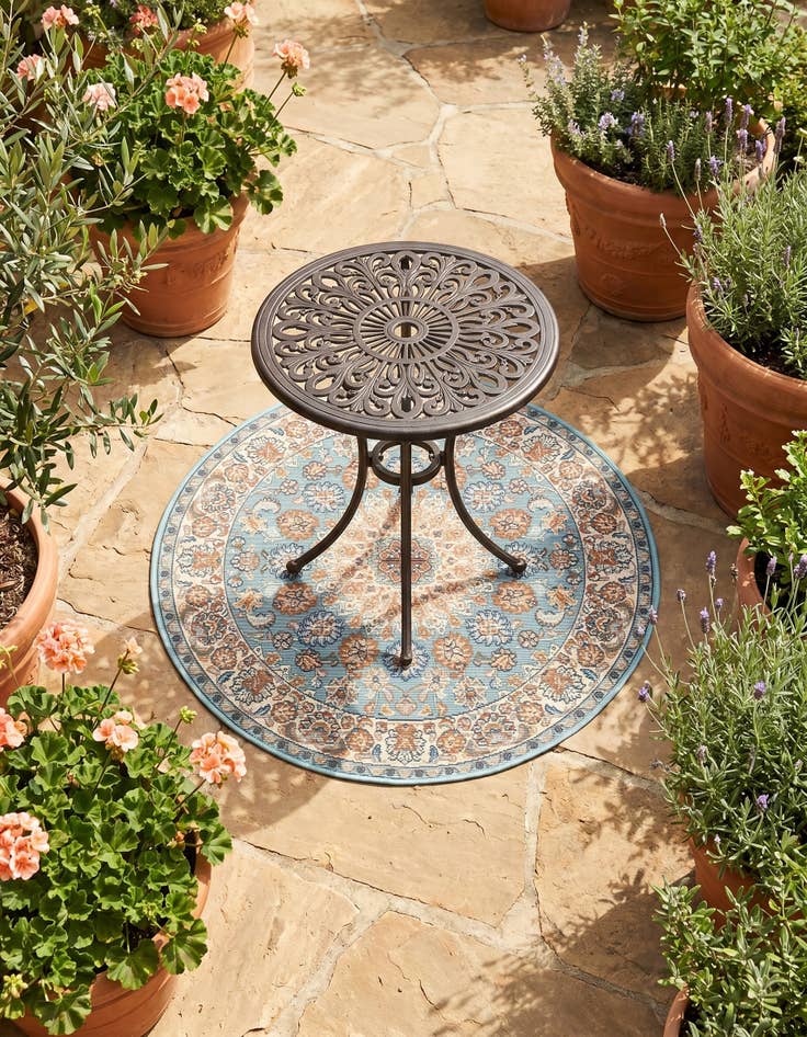 Detail image of 3' 3 x 3' 3 Easy-Clean Traditional Indoor / Outdoor Round Rug