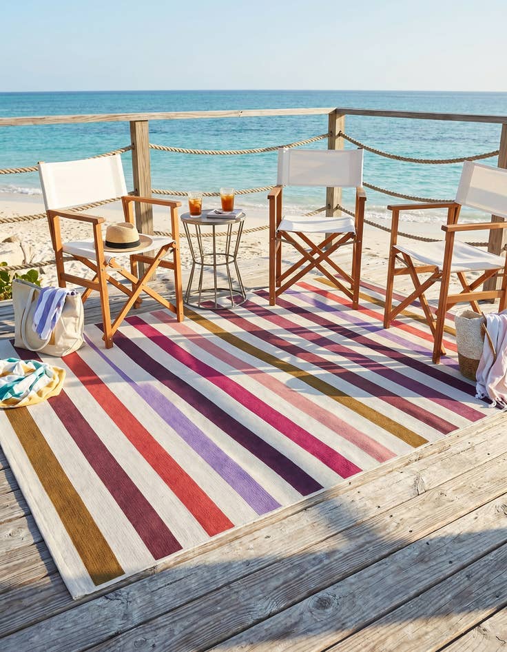 Detail image of 6' x 9' Easy-Clean Ribbon Indoor / Outdoor Rug