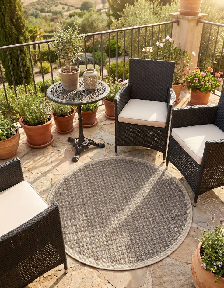 Detail image of 3' x 3' Easy-Clean Border Indoor / Outdoor Round Rug